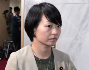 「日本人アカウントではない？」自民・鈴木貴子氏の“不適切投稿”に「あまりに短絡的」批判相次ぐ