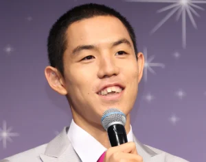 「酔うとボディタッチが増える…」四千頭身・都築拓紀　痴漢疑いで書類送検前から囁かれていた“港区男子な素顔”と“悪評”