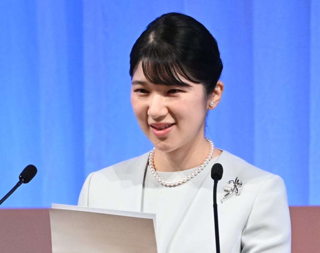 《入社から2年でご公務は倍増》愛子さま　睡眠時間を削ってでも日赤へ…側近からは心配の声も貫く「二刀流への矜持」