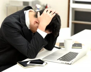「死んだら楽だなと」8畳部屋に3年3カ月隔離…あおぞら銀行の“陰湿パワハラ”逆転勝訴も、当事者語る「慰謝料100万」の理不尽