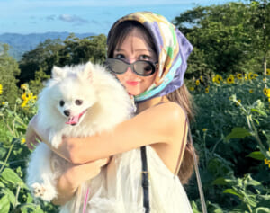 《プライベートの水着姿で…》“元モデル”女子アナ　胸元に“タトゥー”…SNSで人気上昇も過去には悪質コメントへの開示請求を示唆