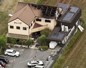 《“超大物芸能人”とも親交》岐阜ケーキ店火災　関与疑惑の死亡男性が晩年に執心していた「宗教活動」