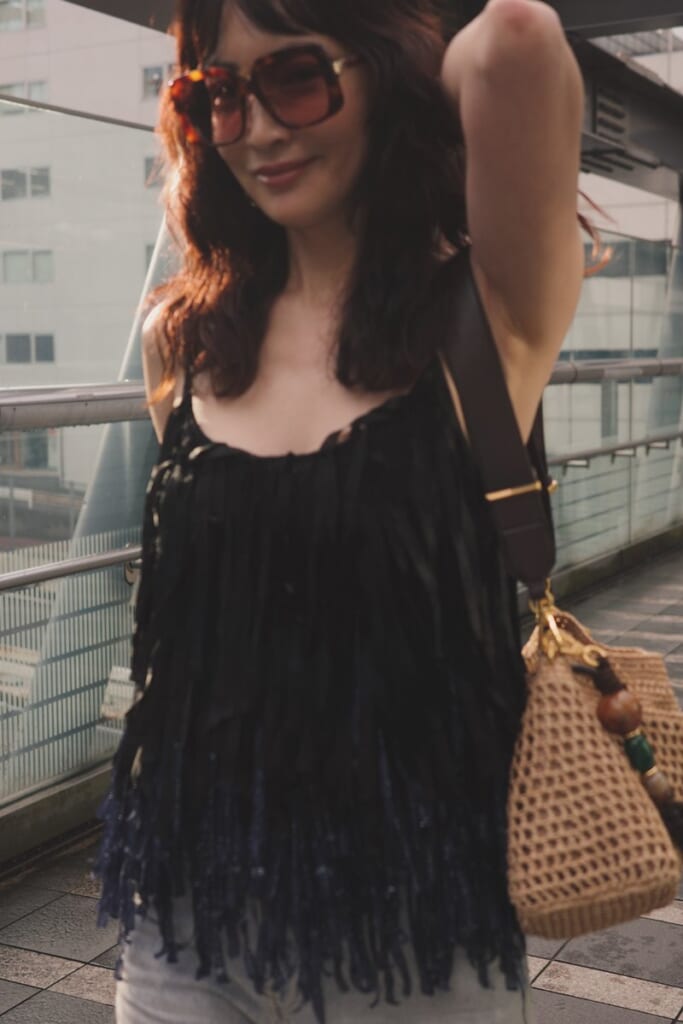 「肌見せすぎて品がなく見えますね」48歳“異端児”大河女優　“中が丸見え”私服に一部で困惑の声…本人は「何も本当に狙ってない」発言も
