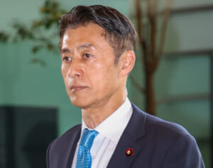 「客引きと熱いハグを」入閣の細野豪志氏　高市首相もデレデレ…夜の街で目撃された「抜群のコミュニケーション能力」