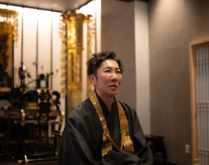 《血痕が残る強盗殺人現場がこども食堂に》“事故物件”を買い取り再生する僧侶「人々の記憶やイメージを塗り替えたい」