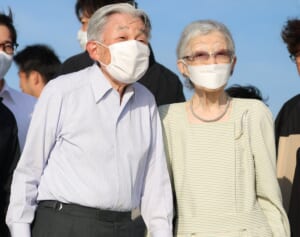 《衝撃のビデオメッセージから10年》上皇さま　突然の“葬儀規模を縮小”表明に高市政権への不信感