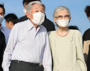 《”天皇軽視式典”でよみがえった苦い記憶》上皇さま　突然の“葬儀規模を縮小”表明に高市政権への強い不信感