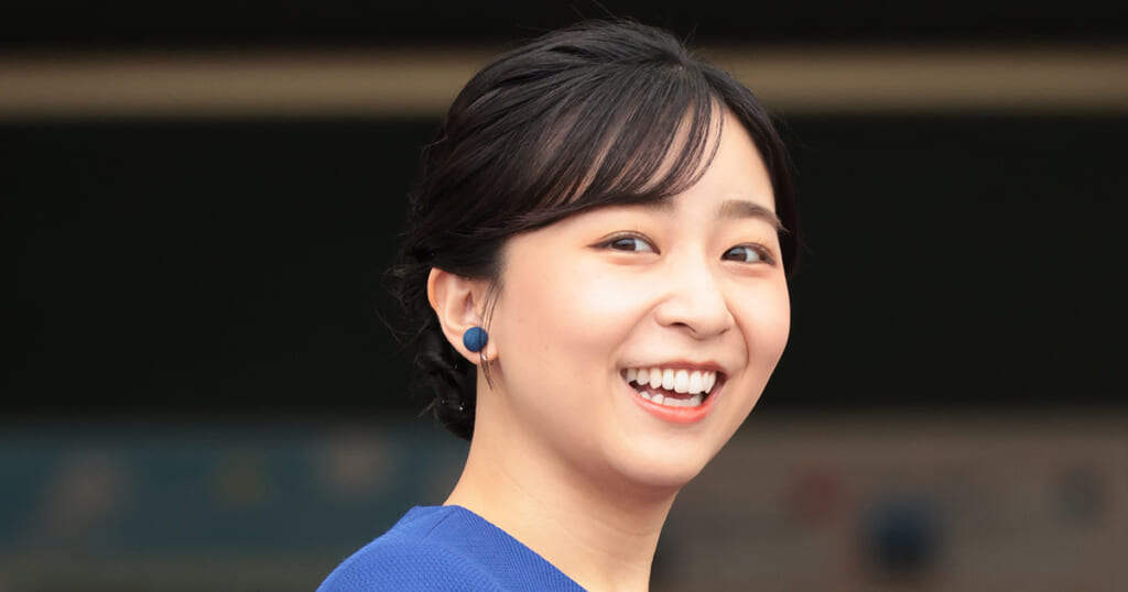 《コナンとリンクコーデしてる!》佳子さま 鳥取ご訪問で魅せた“グラデーション”ワンピースにSNS絶賛…明かされた「青」への“深いお心遣い”