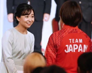 《大きな花が4輪》佳子さま　「アプリコットの髪飾り」でTEAM JAPANを応援した「理由」