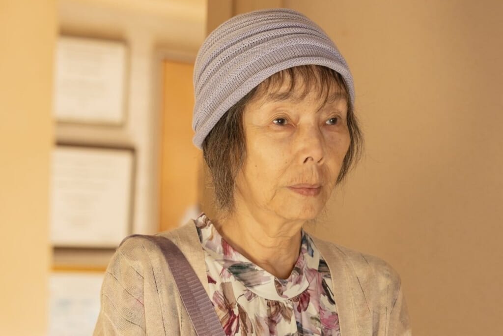 「途中まで気づかなかった」73歳大御所タレント　ほっそり、皺くっきりのすっぴん…最新ドラマで見せた“激変ビジュアル”にSNS騒然