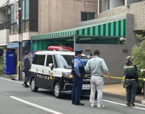 東京・北区で女が男性2人刺し現行犯逮捕「『刺された、警察を』と男性が」110番通報者が語る緊迫現場