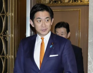 「呆気に取られるような低い見識を語る政治家」芥川賞作家が苦言…小林政調会長　“教員免許いらない”発言が物議→“言い訳”投稿も広がる波紋