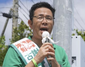 沖縄県知事選・自民推薦候補の集会に「1000円飲み放題」報道で公選法違反の疑い…安倍元首相「桜を見る会」に重なる影