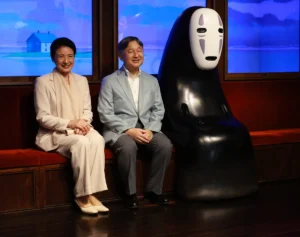 《陛下のスマホでご撮影》雅子さま　『千と千尋の神隠し』カオナシ、『となりのトトロ』ネコバスと3ショットを
