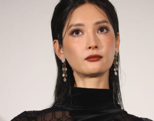 「AIのセクシーな画像」菜々緒　偽アカの際どい水着写真にツッコミ→《ハイレグだらけ》本アカのほうが“過激”の指摘も