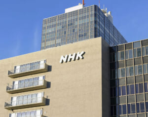 NHK“東大卒”報道記者　女性スタッフに無理やりキスを迫り懲戒免職、「将来を嘱望」評価も異動に納得いかず