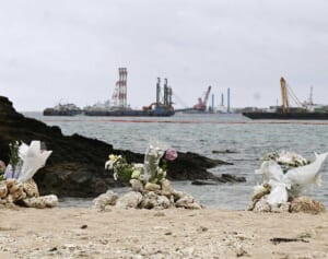 《半年も広がる余波》辺野古沖事故　研修旅行に関わった教員が電車にはねられ死亡…元凶の抗議団体は取材に“ノーコメント”で問われる「責任」