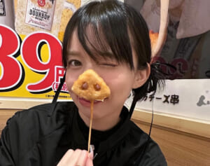 「ドンドン露出が増えているなぁ」消えた元バラエティ女王　“半分出てる”ドレスに驚きの声…事務所退所から2年、大胆スタイルで存在感