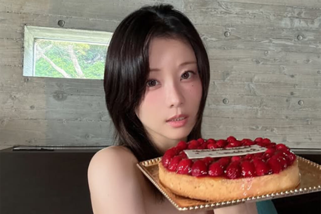 「確かに可愛いんだけど…」元人気バラエティタレント　“奇跡の38歳”と絶賛殺到も…“ほぼ下着”ナイトウェア姿に一部で違和感もブレない“セクシー路線”