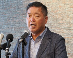「怖いよ…」沖縄県知事選　出馬取りやめの下地氏が古謝氏への支援呼びかけ「土下座」でSNS衝撃…1カ月前は「古謝氏の立候補は沖縄にとって不幸」と猛批判からの“豹変”