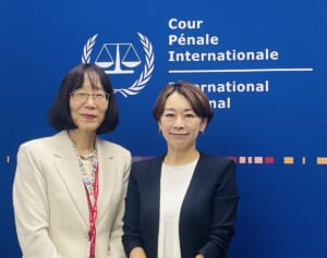 「まったく萎縮していない」米国から制裁されたICC・赤根所長　オランダで面会した山尾志桜里氏が明かす「赤根さんが喜んだ手土産」