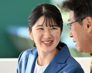 愛子さま　雅子さまと日付違いで「青のリンクコーデ」！込められた「国民スポーツ大会へのお心遣い」