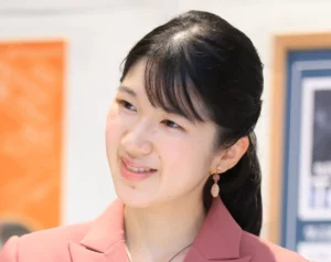 愛子さま　鳥取ご訪問で胸元に付けられた「ピンバッジ」の正体…雅子さまも「有名ご当地キャラバッジ」を
