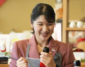 「本当に努力家」愛子さま　鳥取ご訪問最終日の車内で「お持ちになっていたもの」に絶賛…雅子さまから受け継ぐ“真摯さ”