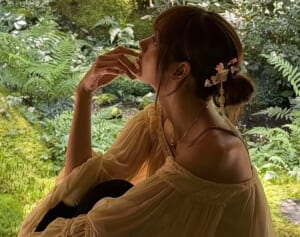 「TPOは弁えましょうよ」「下品だとは思わない」世界的タトゥー歌手　京都・神社仏閣での“ピタピタ服”に賛否…過去には朝ドラ俳優の腕へ“噛みつき”で波紋