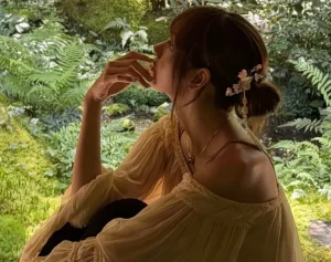 「TPOは弁えましょうよ」「下品だとは思わない」世界的タトゥー歌手　京都・神社仏閣での“ピタピタ服”に賛否…過去には朝ドラ俳優の腕へ“噛みつき”で波紋