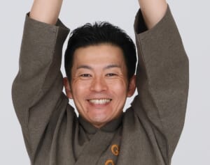 ごぼう先生が動画で解説！「50代からの不調解消体操」【ガスっ腹改善 ペットボトル回転体操】｜介護界のアイドル
