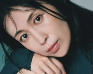 「もはや完全にマネージャー」平成のグラビア女王（48） 22年ぶり写真集の取材現場で見られた「男性」の奔走