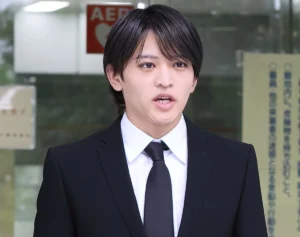 「歌い出すのかと思った」timelesz猪俣脱退→謝罪会見で…マイクの持ち方にツッコミが続出してしまったメンバー