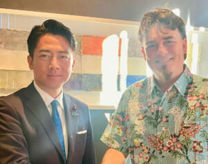 「犬の遺伝子まで変えて命を弄ぶ」坂本龍一さん娘が小泉大臣に怒り…軍用犬開発で浮かぶ米軍需企業の「工場取得報道」が波紋