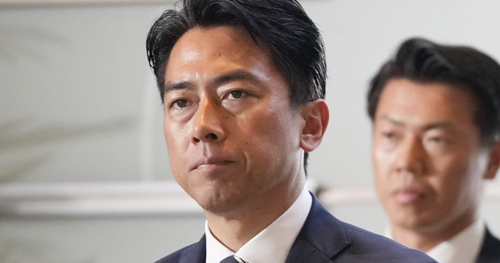 「怒りがおさまらない」父は超有名アーティストの二世ミュージシャン　小泉進次郎氏と軍用犬開発キーマンの“握手写真”に怒り投稿