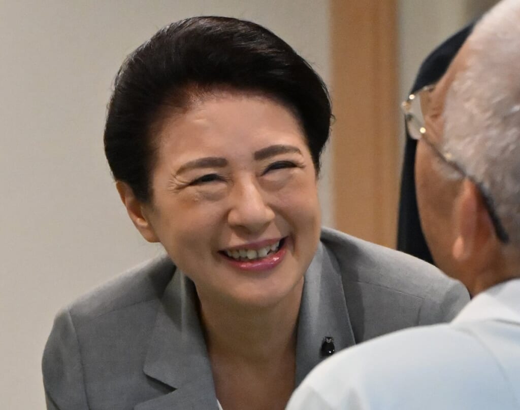 《胸元に「くまモン」バッジ》雅子さま　熊本ご訪問で一人ひとりにお心寄せられて…目を潤ませた場面も