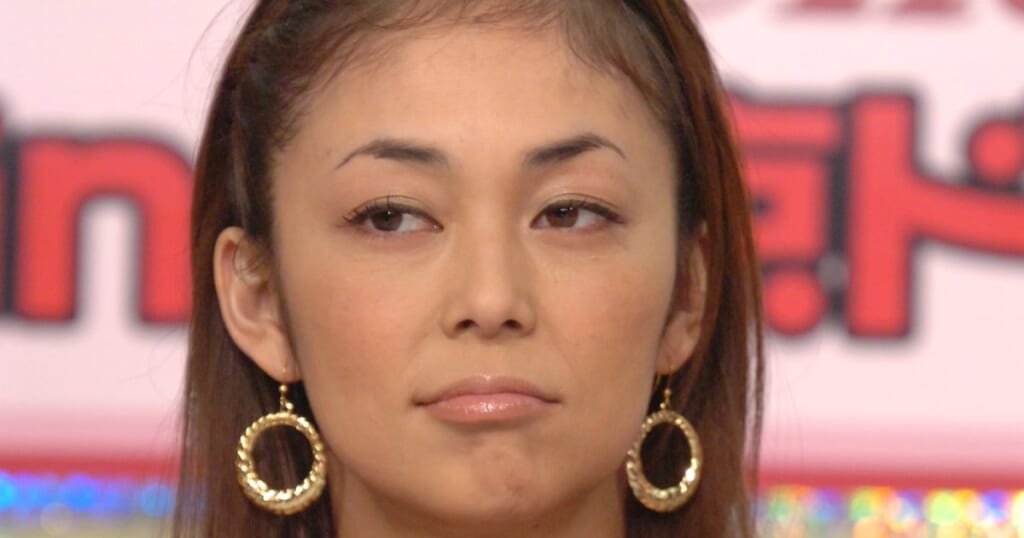 《全盛期では考えられない姿》消えた元バラエティ女王　無期限休養→事務所解雇→タオル1枚の6分“脱ぎ”ロケの現実