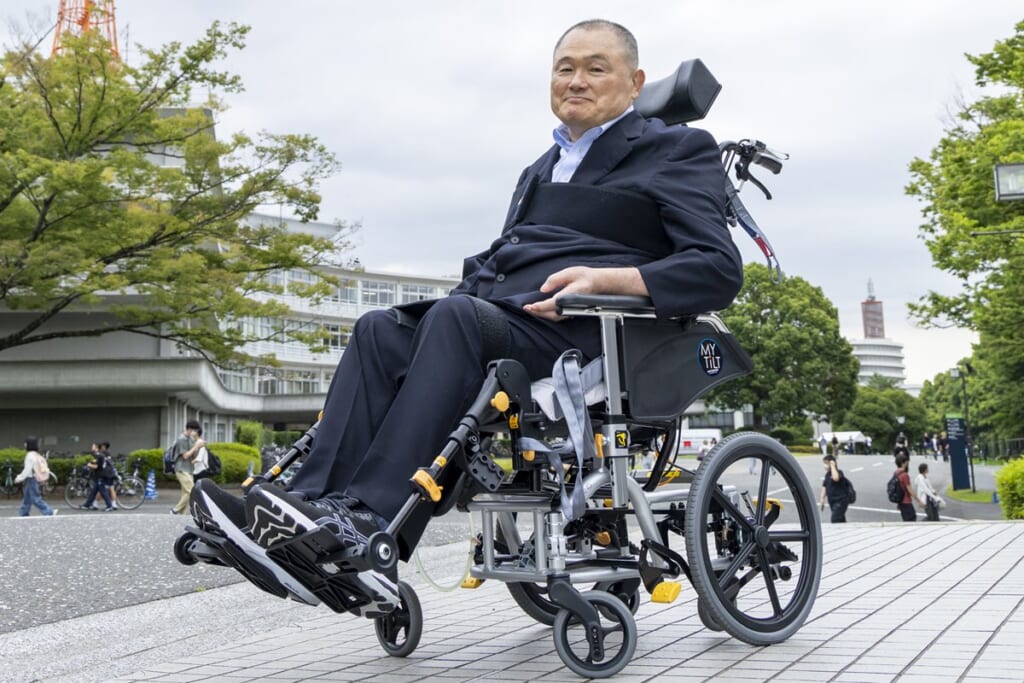 「障害者になったことには挫折もジレンマもない」頸髄損傷から3年の山下泰裕がいまも車いすで教壇に立ち続ける理由