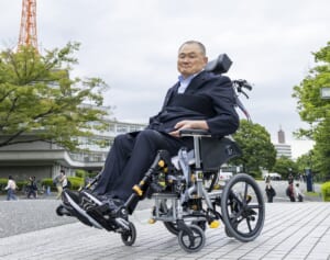 「障害者になったことには挫折もジレンマもない」頸髄損傷から3年の山下泰裕がいまも車いすで教壇に立ち続ける理由