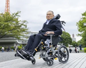 「障害者になったことには挫折もジレンマもない」頸髄損傷から3年の山下泰裕がいまも車いすで教壇に立ち続ける理由