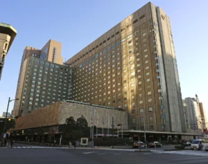 「品位下がる」帝国ホテル内ギャラリーで女児の裸体作品など展示で物議→一部撤去もホテル側にも批判の声…担当者は「二度とないように」と謝罪
