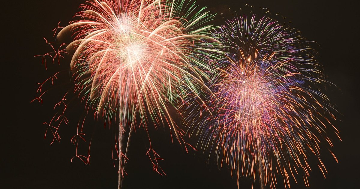 「5000円払ったのに雲で何も見えない」11年ぶり開催の東京湾大華火祭　雨天での開催に観覧客から不満噴出…運営が語った「反論」と「今後の課題」 | 女性自身