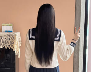 「スタイル良すぎ」紅白出場JKシンガー（17） “ほぼ見せ“バストショットに反響続々…来年に高校卒業で期待される「顔出し解禁」
