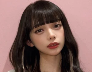 《ぴちぴち服でダンスを披露》美人インフルエンサー　離婚から1カ月半で活動を本格化…元夫・小園は広島からクビで進路未定の「明暗」