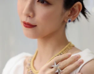 「ビックリした」国民的朝ドラ女優（33）　“背中ぱっくり”大胆スタイルが大反響…過去に明かしていた「水着グラビアへの葛藤」