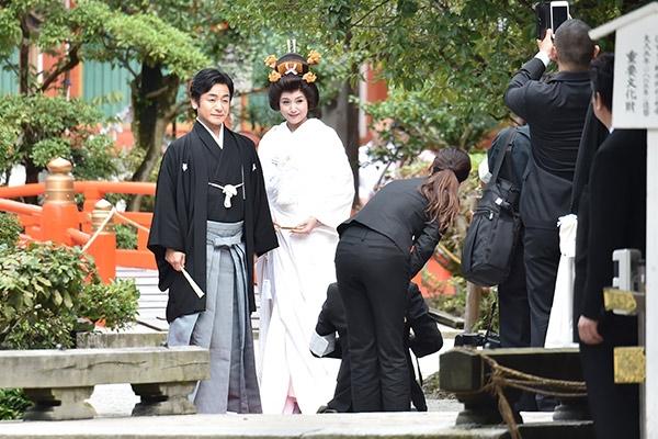 藤原紀香 京都 特別挙式 で愛之助と祈った 子授けの社 女性自身