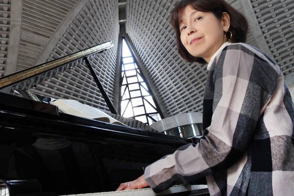 久保田早紀 引退から34年 被災地で歌う 異邦人 に感じた音楽の力 女性自身